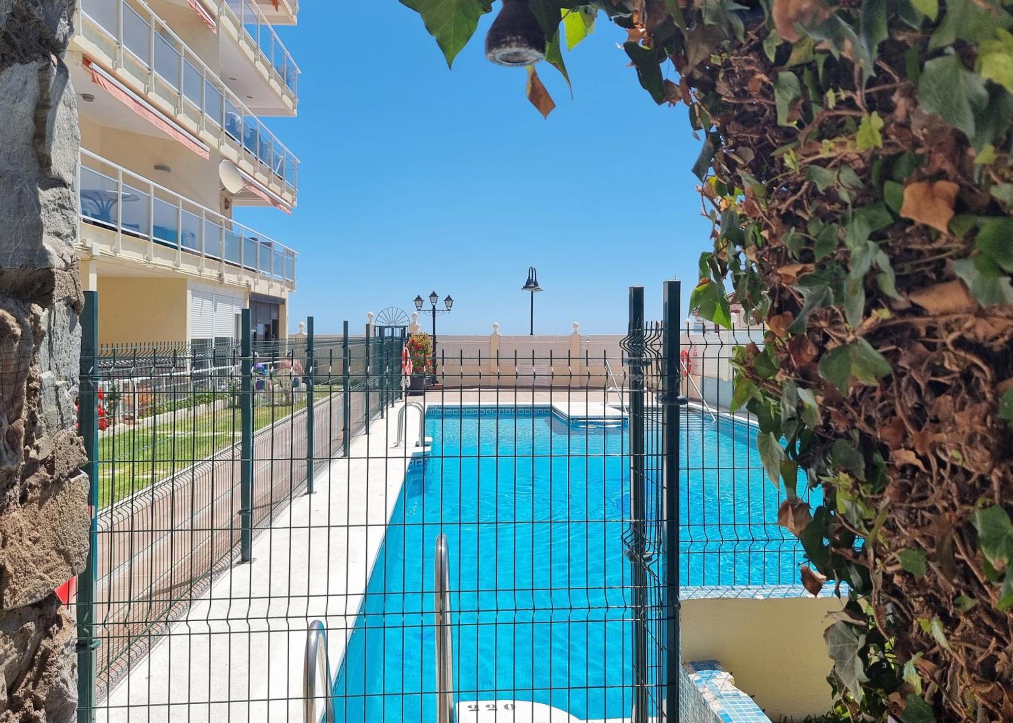 Tinoko Apartament In La Carihuela Beach Торемолинос Екстериор снимка
